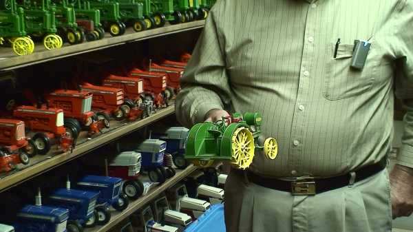 Leland Sweatman and his Model Tractors